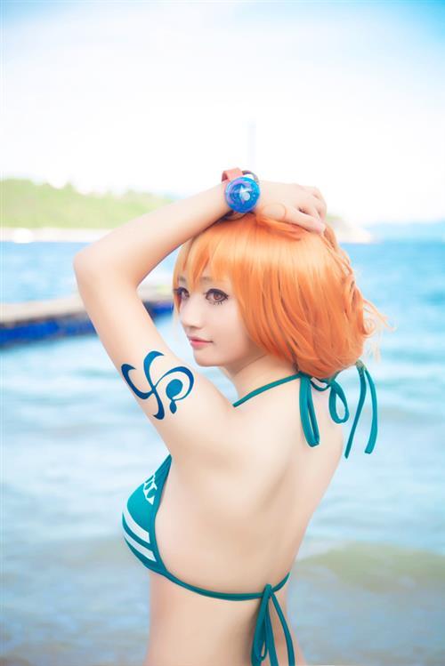 娜美大姐头Cosplay[花心]
cn:  莲小玉  staff 摄影：鞘師的KIRABEN 化妆：魚丸小白子 后期：鞘師的KIRABEN
bcy.net/coser/detail/11972/251899