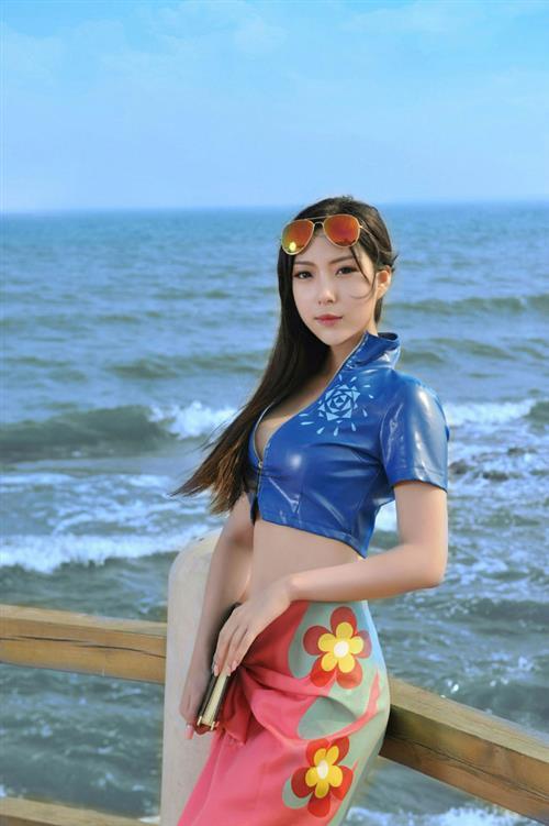 两年后罗宾娜美Cosplay [花心]
太美 (●＾U＾●)
妮可罗宾 cn: 江水月
娜美 cn: 你是我心_qq
staff摄影：长锋点绛唇 油条
bcy.net/coser/detail/37216/246203