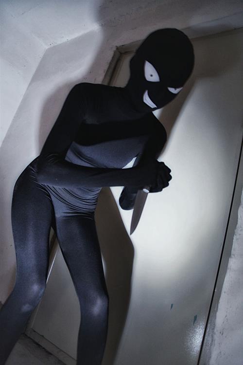 槽点人物黑衣人Cosplay  城会玩 跪了( •̀∀•́ )
阁下莫不是传说中的楼下小黑(๑• . •๑)
吓哭╭(°A°`)╮
神级还原
凶手身材这么棒我都舍不得抓呢（¯﹃¯）
慕名的笑了[哈哈]