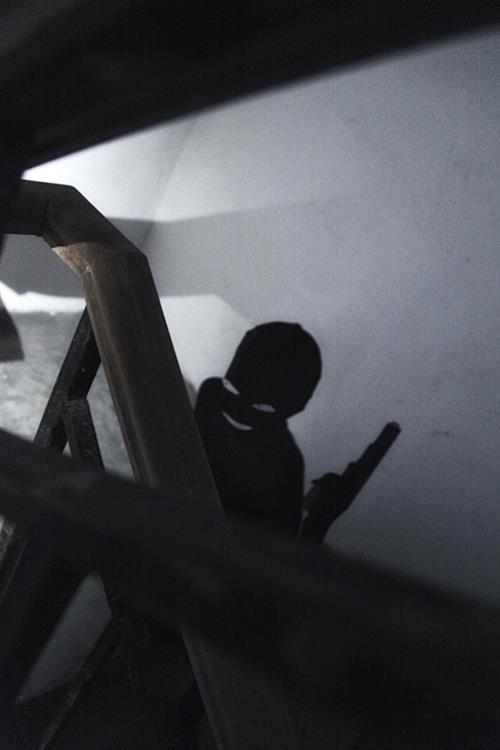 槽点人物黑衣人Cosplay  城会玩 跪了( •̀∀•́ )
阁下莫不是传说中的楼下小黑(๑• . •๑)
吓哭╭(°A°`)╮
神级还原
凶手身材这么棒我都舍不得抓呢（¯﹃¯）
慕名的笑了[哈哈]