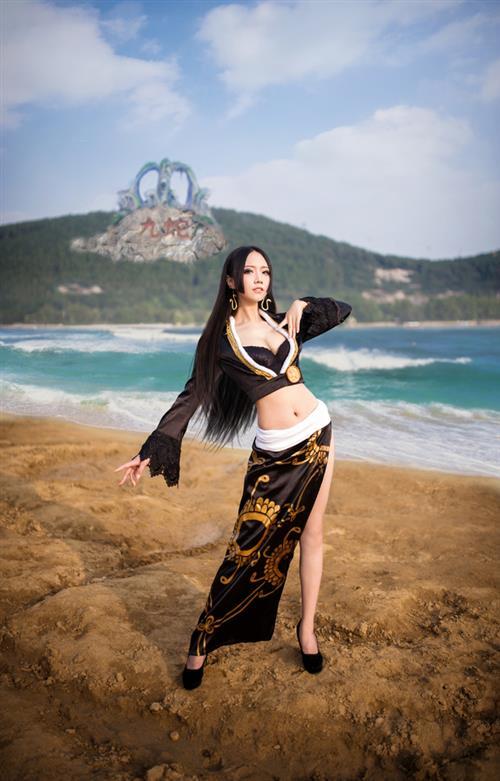 最新女帝波雅·汉库克Cosplay  气质 身材 神还原！棒棒哒！！好胸！[花心]
cn:  诡殊 
staff摄影：鑫叔化妆：诡殊后期：诡殊  鑫叔
bcy.net/coser/detail/1072/320383