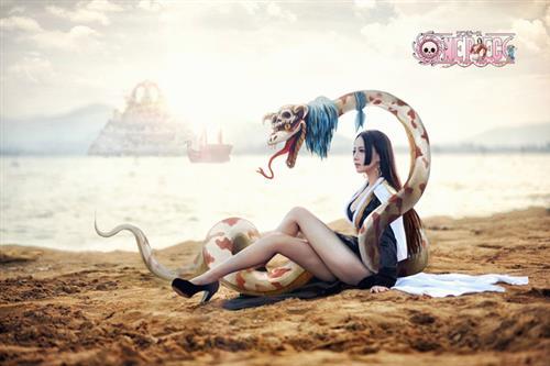 最新女帝波雅·汉库克Cosplay  气质 身材 神还原！棒棒哒！！好胸！[花心]
cn:  诡殊 
staff摄影：鑫叔化妆：诡殊后期：诡殊  鑫叔
bcy.net/coser/detail/1072/320383