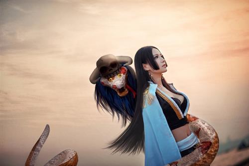 最新女帝波雅·汉库克Cosplay  气质 身材 神还原！棒棒哒！！好胸！[花心]
cn:  诡殊 
staff摄影：鑫叔化妆：诡殊后期：诡殊  鑫叔
bcy.net/coser/detail/1072/320383