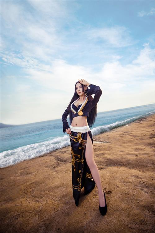 最新女帝波雅·汉库克Cosplay  气质 身材 神还原！棒棒哒！！好胸！[花心]
cn:  诡殊 
staff摄影：鑫叔化妆：诡殊后期：诡殊  鑫叔
bcy.net/coser/detail/1072/320383