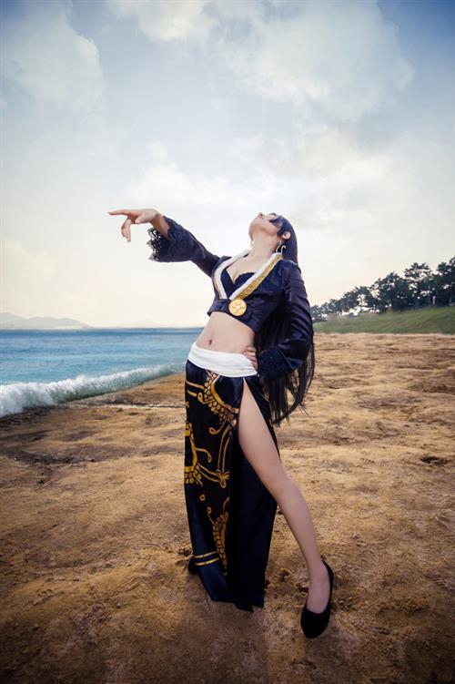 最新女帝波雅·汉库克Cosplay  气质 身材 神还原！棒棒哒！！好胸！[花心]
cn:  诡殊 
staff摄影：鑫叔化妆：诡殊后期：诡殊  鑫叔
bcy.net/coser/detail/1072/320383