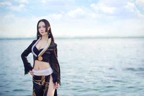 最新女帝波雅·汉库克Cosplay  气质 身材 神还原！棒棒哒！！好胸！[花心]
cn:  诡殊 
staff摄影：鑫叔化妆：诡殊后期：诡殊  鑫叔
bcy.net/coser/detail/1072/320383