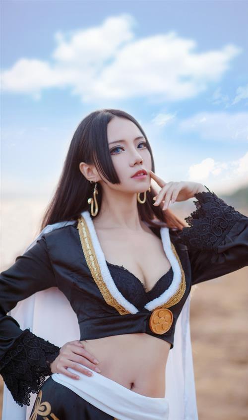 最新女帝波雅·汉库克Cosplay  气质 身材 神还原！棒棒哒！！好胸！[花心]
cn:  诡殊 
staff摄影：鑫叔化妆：诡殊后期：诡殊  鑫叔
bcy.net/coser/detail/1072/320383