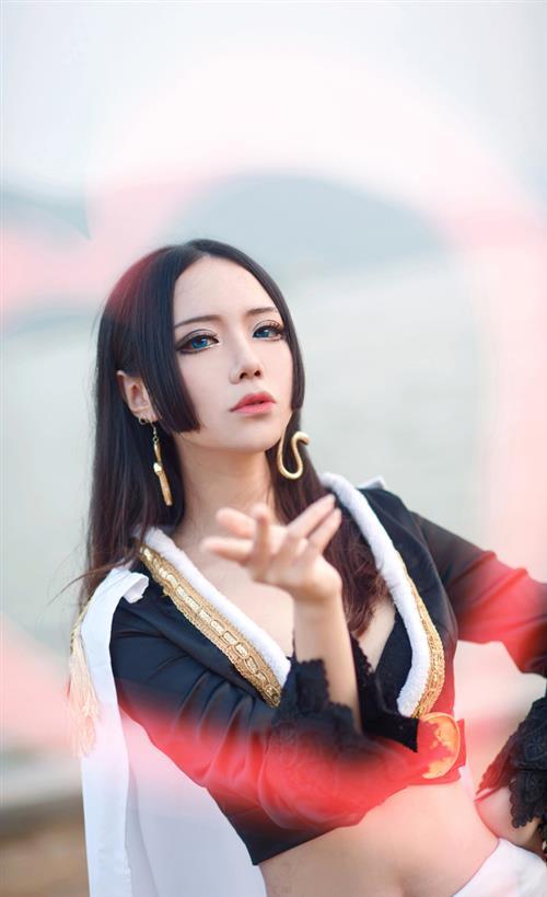 最新女帝波雅·汉库克Cosplay  气质 身材 神还原！棒棒哒！！好胸！[花心]
cn:  诡殊 
staff摄影：鑫叔化妆：诡殊后期：诡殊  鑫叔
bcy.net/coser/detail/1072/320383