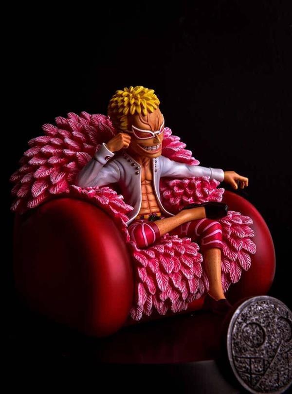 LB–Studios出品SD作品：坐姿明哥！
【总体】LB–Studios首款SD作品—坐姿明哥（非量产），采用了宝丽石原材料制作，XM标准包装，再配上一体物涂装的方式（烤漆），无论从整体造型还是各部分细节都接近完美。
【大小】该明哥底盘为20cm，高为17CM，整体重量约8kg。