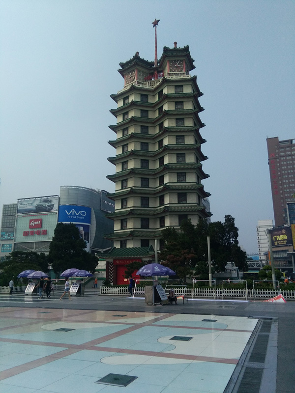 今天在郑州二七纪念塔，德化步行街晃了半天
吃了元太最爱的鳗鱼饭[嘻嘻]，量太少了，而且口感一般[晕]
还有捏陶工艺做的动漫人偶，除了不像之外还是挺走心的  @liuya 