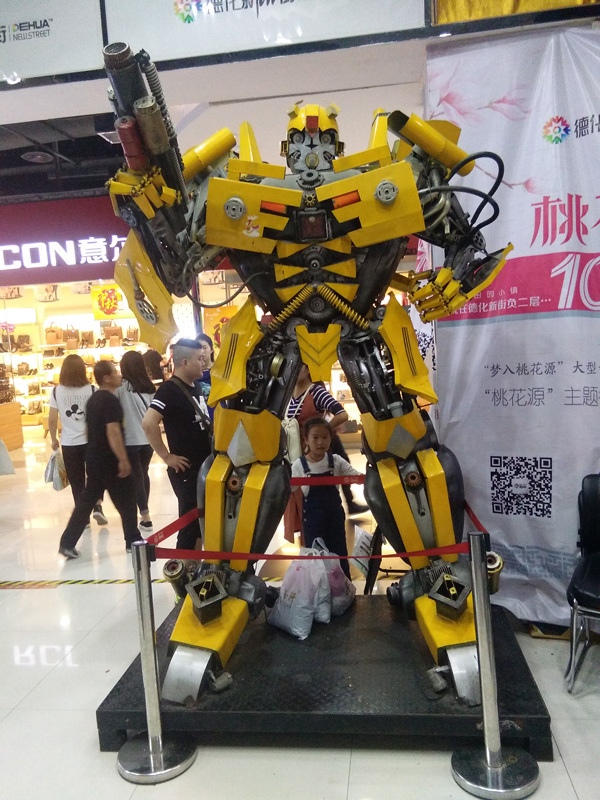 今天在郑州二七纪念塔，德化步行街晃了半天
吃了元太最爱的鳗鱼饭[嘻嘻]，量太少了，而且口感一般[晕]
还有捏陶工艺做的动漫人偶，除了不像之外还是挺走心的  @liuya 