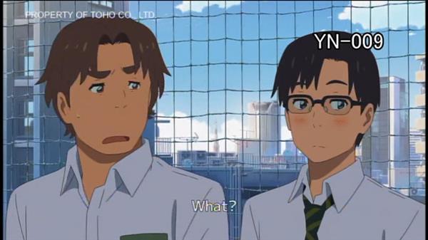 再来一波你的名字剧照，第一张图已经被吐槽到极致了。
话说那个打工的姐姐很有味道呀[花心]
第三张：这个动作想必是每个换身体之后男性的第一个动作吧[哈哈]