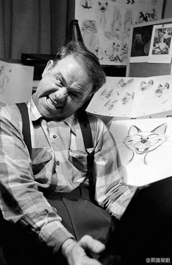 迪斯尼,米高梅,华纳早期的角色设计师和画师们都是对着镜子做表情，然后比照着画出一个个栩栩如生的生动形象，这大概就是所谓的专业吧