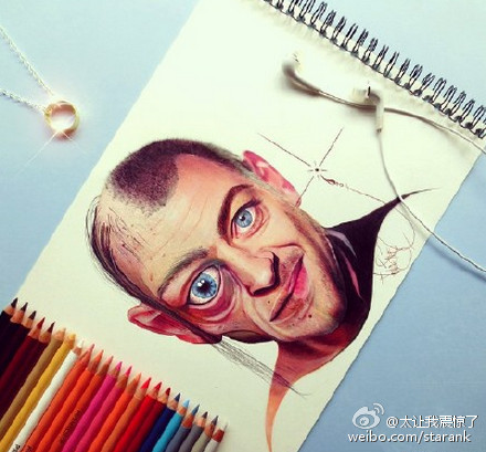 【会画画的都是大神】艺术家 Vsantaolalla 用不同色系的铅笔画画！一个个明星大咖瞬间活跃在纸上！真的太赞了！