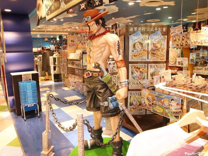 #海贼王# 日本草帽商店摆出的1：1比例艾斯！