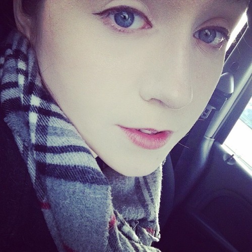 一位美国妹子cos进击的巨人男性角色也是帅了一脸啊，颜值一点都不输那个西班牙帅哥！不过第三张的腿毁了我全部好感。