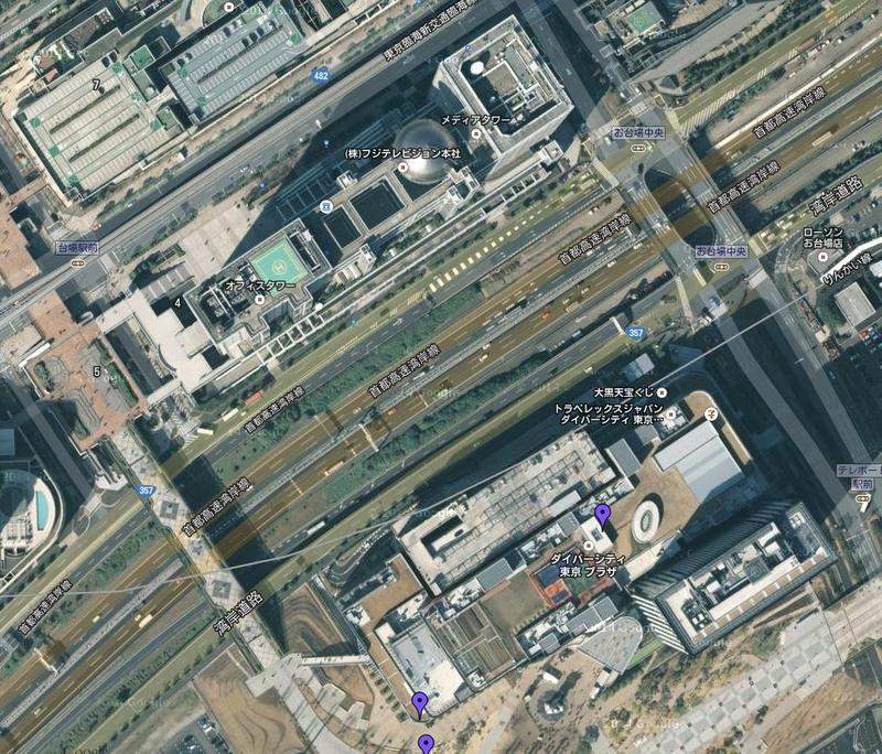 东京食尸鬼动画第一季的11、12集，和第二季的第1集所涉及到的场景，基本上都是在富士电视台附近的，壁虎的拷问间有可能就是在富士电视台里面进行的。还有第二季第1集的那个桥，就是日本的彩虹大桥。