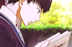 第一季的金木VS第二季的金木。这样一对比才觉得变化真大很大，虽然觉得脑白金很帅，但是我倒希望他一直只是那个爱看书的善良小男生。不过无论是哪个，我都爱！！