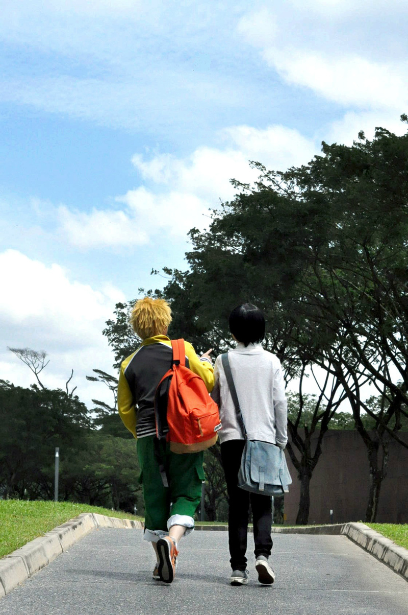 #东京食尸鬼# 英：“金木，一起回家吧。”研：“好啊！” 英：“对了，上周和那个长发女孩约会后，你们发展到什么程度了”研：“唉，别提了，上次约会以后她就出国了。”英：“好可惜啊！不过我觉得咖啡店的那位更适合你哦！”CN: Luseth (金木研), Killua (永近英良)