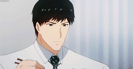 #东京食尸鬼# 春节过年你在家吃饭的样子。图1：家人一起吃饭；图2：一个人在家吃饭。