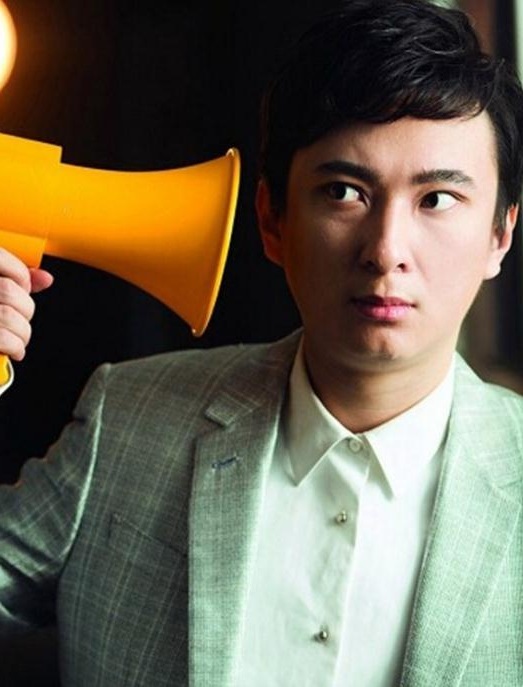 #东京食尸鬼# 我就纳闷月山的人设到底是根据什么来的。。官方小说里提到月山家在政财界人脉广阔，势力庞大。直到有一天看到制作主的一张月山第二季人设，恍然大悟！！！