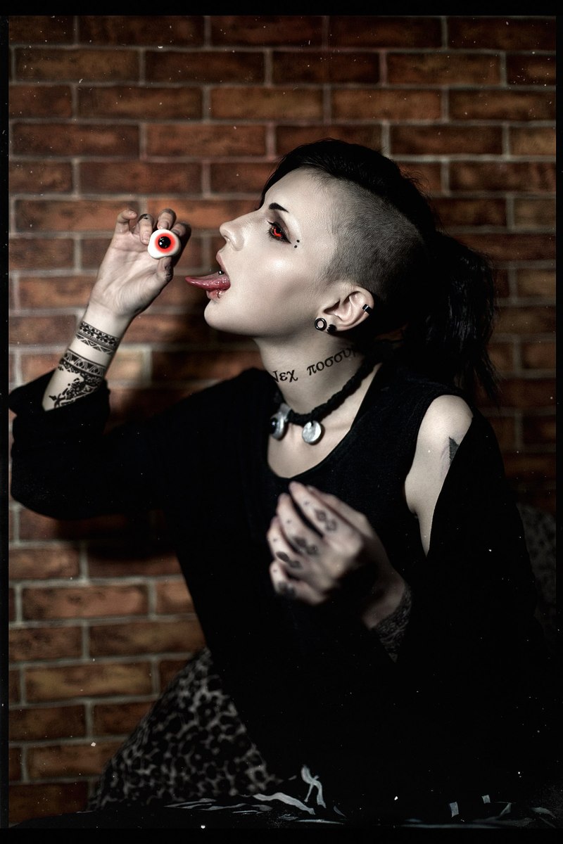 #东京食尸鬼# 呗（诗）先生的COS，还原度挺高的！