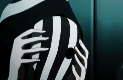 #东京食尸鬼# 有多少动画党到现在其实也不知道小黑小白是出来干嘛的？举个爪。。