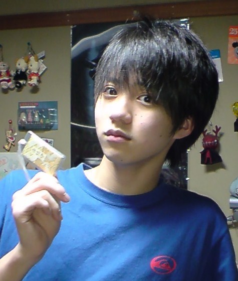 #东京食尸鬼# 东京食尸鬼舞台剧预计今年7月开演，已确定金木研人选：小越勇輝。附上他的一些照片。