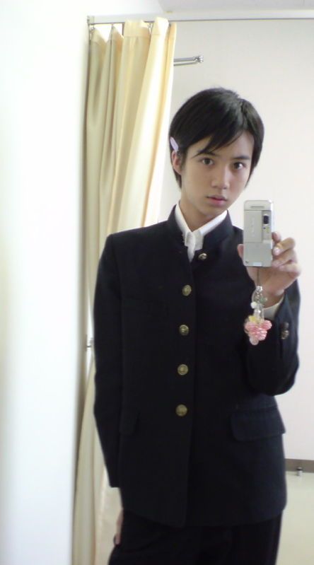 #东京食尸鬼# 东京食尸鬼舞台剧预计今年7月开演，已确定金木研人选：小越勇輝。附上他的一些照片。