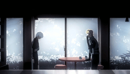 那阳光，碎裂在熟悉场景，好安静，一个人，能背多少的往事?真不轻。最初的场景，最后的场景，一样的阳光微笑，到最后是无限的悲凉(≧3≦)/