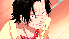 嘿 你在 你在这世界 每个角落存在 ---想念艾斯[痛哭]