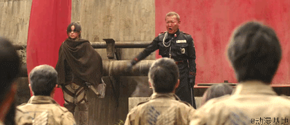 【进击的巨人 】真人版大电影高能画面公开！！ 前篇将于8月1日上映，后篇9月19日上映！！水原希子的三笠怎么样，IMAX效果应该很惊人吧，有没有像抗日神剧！！m(_ _)m[嘻嘻]