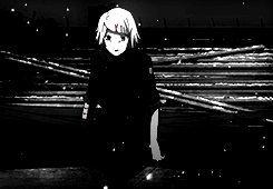 铃屋什造，外表冷漠，内心脆弱