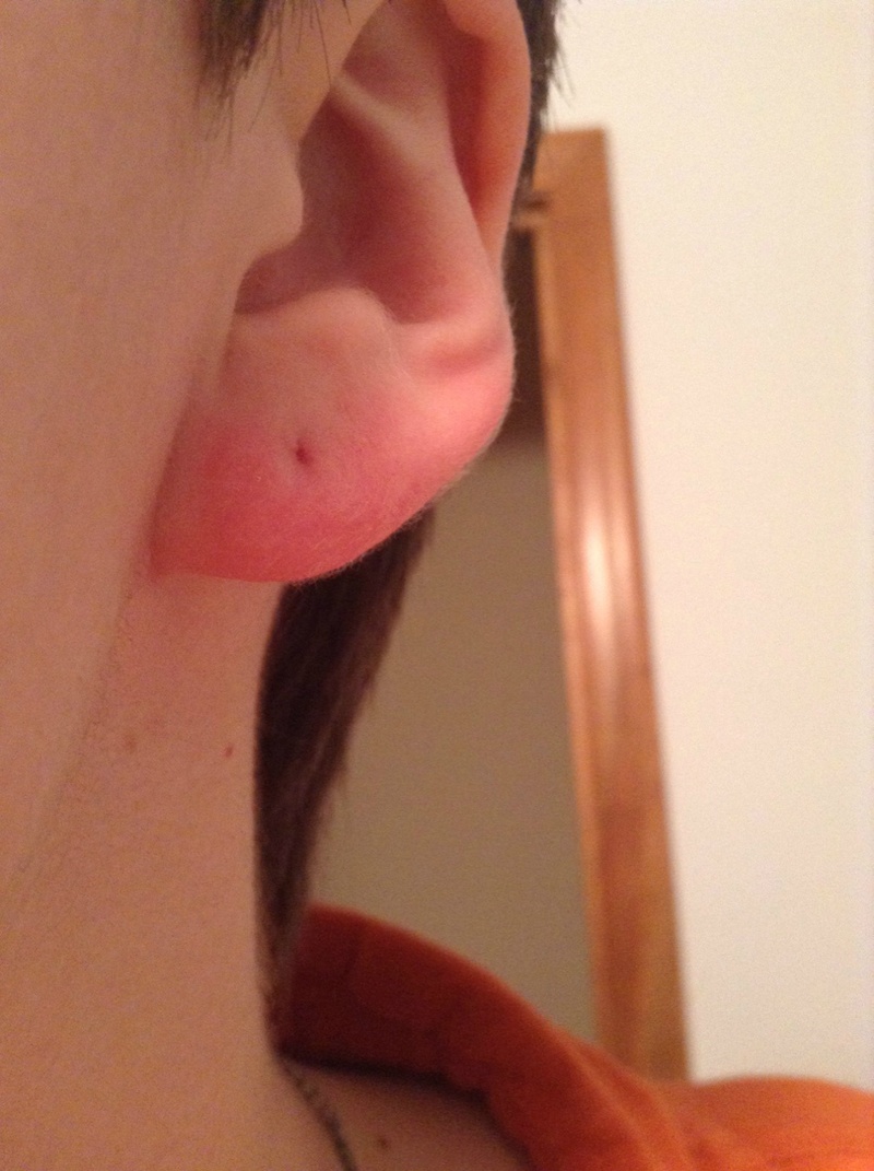 有才的网友手工自制的索隆耳坠，不过好像只有索隆才能hold住[思考]，看着好像很沉的样子