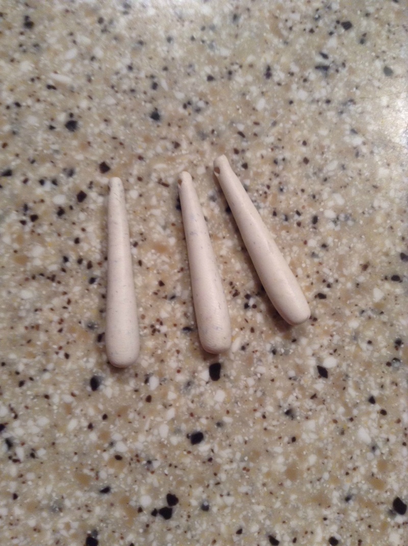 有才的网友手工自制的索隆耳坠，不过好像只有索隆才能hold住[思考]，看着好像很沉的样子