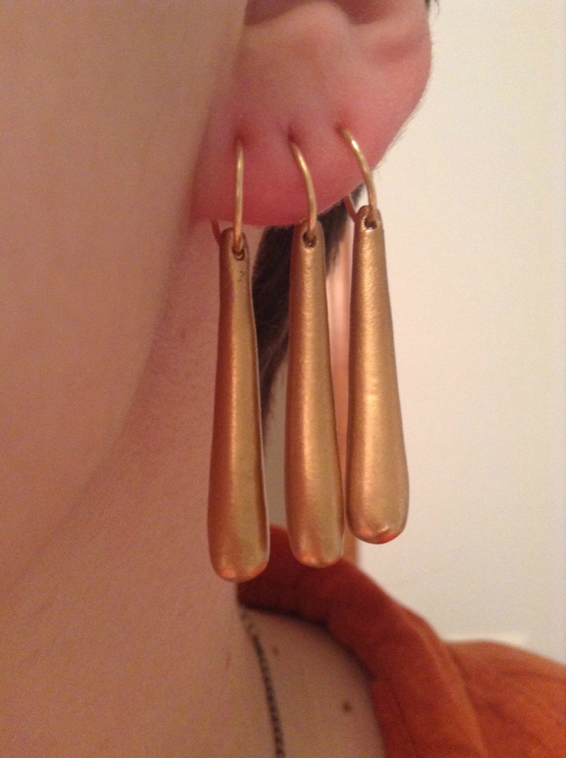 有才的网友手工自制的索隆耳坠，不过好像只有索隆才能hold住[思考]，看着好像很沉的样子