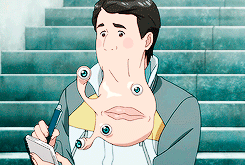 寄生兽里的下巴君，这个设定实在是太坑角色了[哈哈]，完全严肃不起来呀