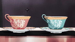 东京食尸鬼情景对比图，有一种当初美好都是虚幻的宿命感[痛哭]