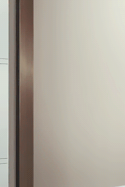 跑了四个星期才跑到店里的女主，希望金木给你幸福，留下来的才是最爱你的，不想失去，却不断失去，所剩的唯有等待，等待，努力的相信着，某人，一定会回来，一定会回到，属于我们的地方。。