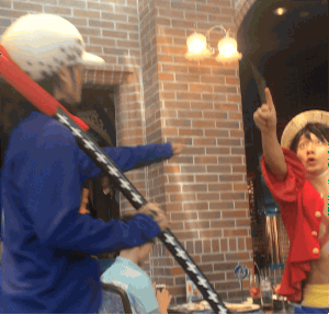 世界三个环球影城主题公园之一的日本环球影城(USJ)最近每年夏天都会举办的OP Summer现场[嘻嘻]，但是总感觉三次元化后哪里怪怪的[思考]