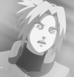 普通邻家小妹，会花痴会任性会发脾气，却努力成长的如此耀眼，爱她
一个出生在普通家庭的女孩，没有尾兽，没有血继，却通过自己的努力跻身三忍，这份努力与执着足以有资格得到他人的认可，美丽的樱花永远绽放
不懂为什么要黑小樱，少了小樱火影也不再是火影了[怒]