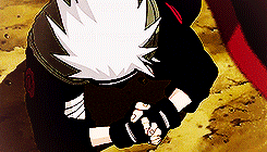 卡卡西童年的时候情况也好不到哪里去，但是他都自己挺过来了！他有千万种理由可以黑化！但是他却选择了守护，他愿意为木叶付出生命！每次同伴有危险总是第一个冲到前面！也许他的实力没有其他火影那么逆天，但是他对木叶的爱和贡献绝对不比任何一个人少！老卡！顶你！[男神]