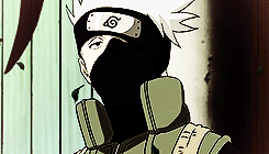 卡卡西童年的时候情况也好不到哪里去，但是他都自己挺过来了！他有千万种理由可以黑化！但是他却选择了守护，他愿意为木叶付出生命！每次同伴有危险总是第一个冲到前面！也许他的实力没有其他火影那么逆天，但是他对木叶的爱和贡献绝对不比任何一个人少！老卡！顶你！[男神]