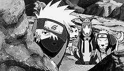 卡卡西童年的时候情况也好不到哪里去，但是他都自己挺过来了！他有千万种理由可以黑化！但是他却选择了守护，他愿意为木叶付出生命！每次同伴有危险总是第一个冲到前面！也许他的实力没有其他火影那么逆天，但是他对木叶的爱和贡献绝对不比任何一个人少！老卡！顶你！[男神]