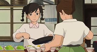 宫崎骏里最经典的一句台词是那句：不要吃太胖噢，会被杀掉哦！[吃惊][笑cry]
话说用筷子可以這麼完美把荷包蛋分一半[吃惊]