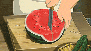 宫崎骏里最经典的一句台词是那句：不要吃太胖噢，会被杀掉哦！[吃惊][笑cry]
话说用筷子可以這麼完美把荷包蛋分一半[吃惊]