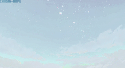 哈尔变黑发后虚弱的躺在床上，房间华丽凌乱的不真实，他在那样背景的映衬下罕见的苍白脆弱，他说“苏菲，别走”，一瞬间沦陷[花心]
小说里的哈尔和流星下契约并不是像动画那样为了追求更强大的魔法，而是，如果当时不和流星下契约，流星就会像普通火团一样，熄灭死掉
如果不美的话，活着还有什么意义