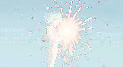 哈尔变黑发后虚弱的躺在床上，房间华丽凌乱的不真实，他在那样背景的映衬下罕见的苍白脆弱，他说“苏菲，别走”，一瞬间沦陷[花心]
小说里的哈尔和流星下契约并不是像动画那样为了追求更强大的魔法，而是，如果当时不和流星下契约，流星就会像普通火团一样，熄灭死掉
如果不美的话，活着还有什么意义