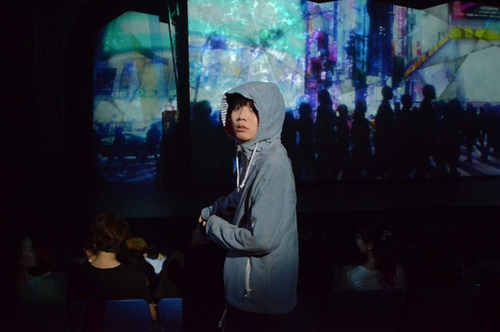 东京食尸鬼真人版舞台剧现场剧照，那个最像！[花心]