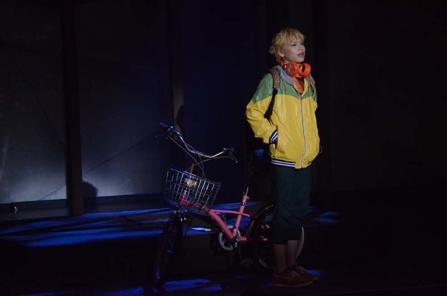 东京食尸鬼真人版舞台剧现场剧照，那个最像！[花心]